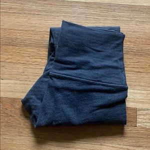 Lululemon size 4 high rise wunder under crops grey